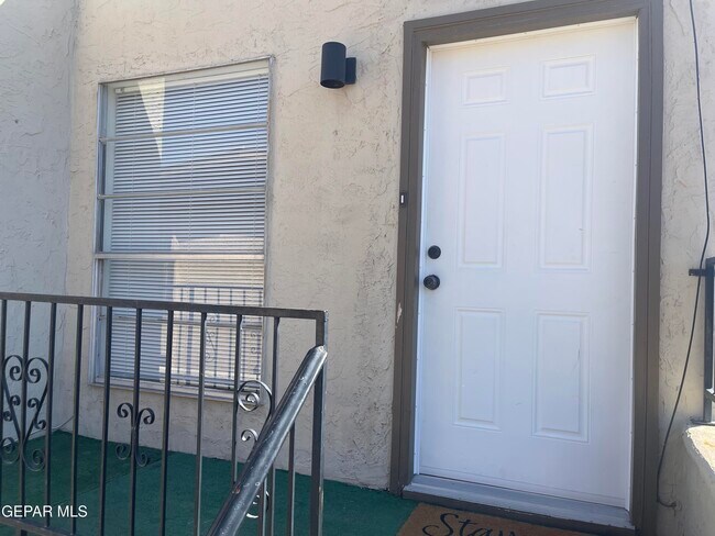 Building Photo - 10640 Cuatro Vistas Dr