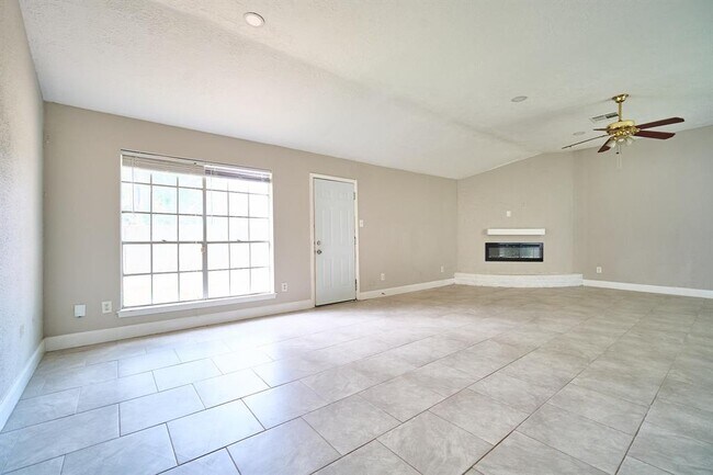 Building Photo - 923 Kenforest Dr