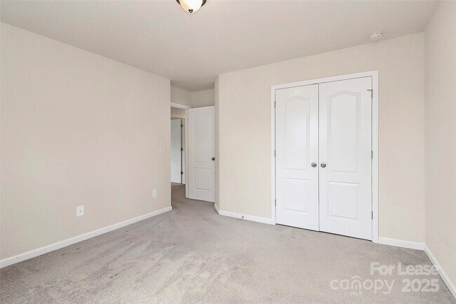 Building Photo - 16027 Harbor Hill Dr