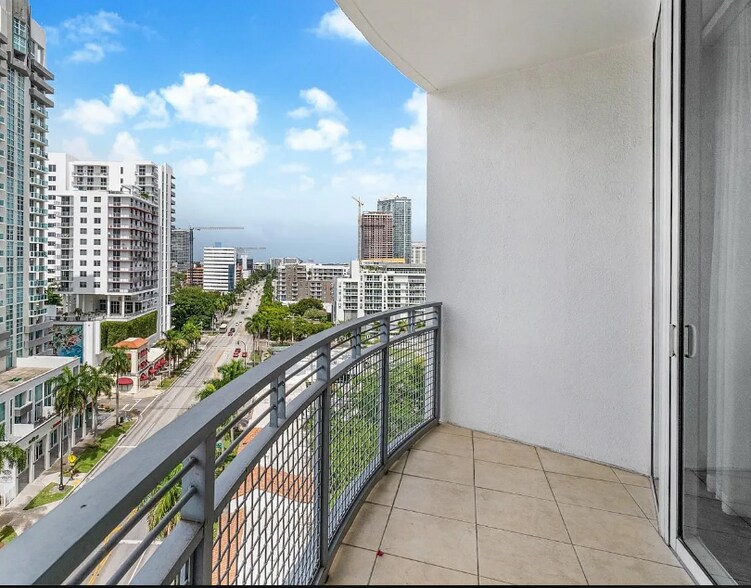 Building Photo - 350 NE 24th St