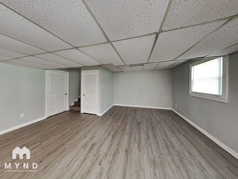 Building Photo - 1836 Hillsway SW