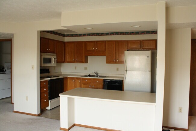 Building Photo - 201 Clubhouse Dr