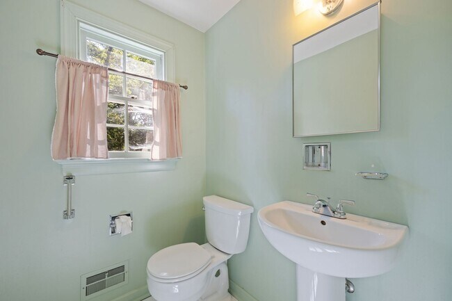Building Photo - 2401 Scarsborough Dr
