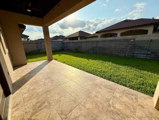 Building Photo - 216 Canyon Oak Dr