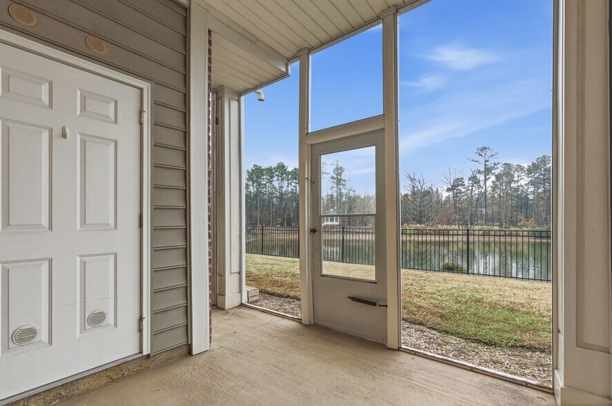 Building Photo - 10421 Rosegate Ct