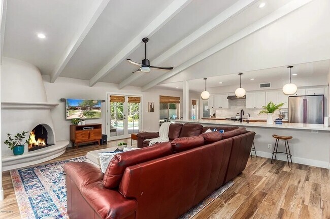 Building Photo - 8070 E Vía Bonita