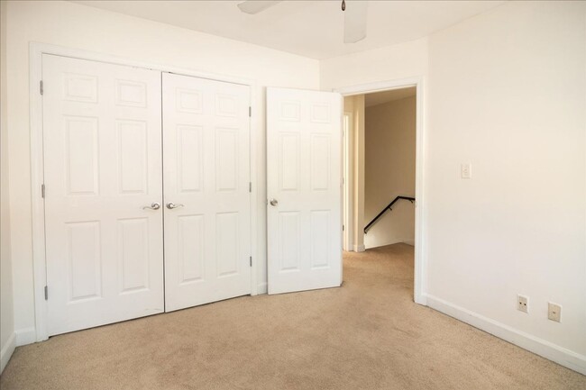 Building Photo - Bright & Stylish Townhome in Prime Atlanta...