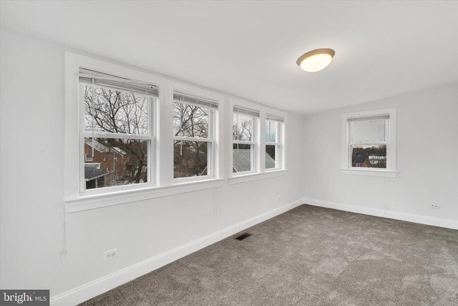 Building Photo - 1002 Chillum Rd