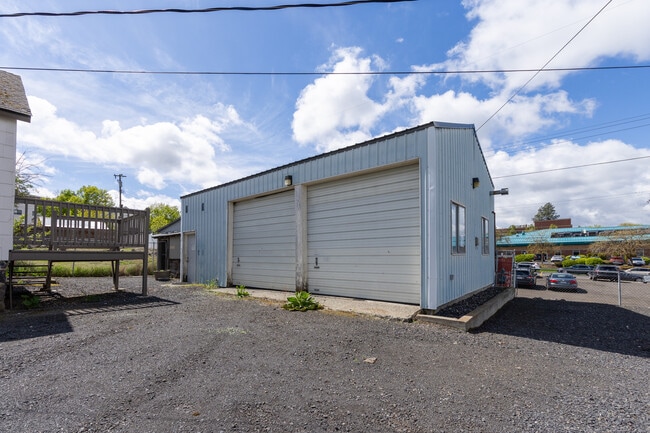 Building Photo - 608 S Hatch St