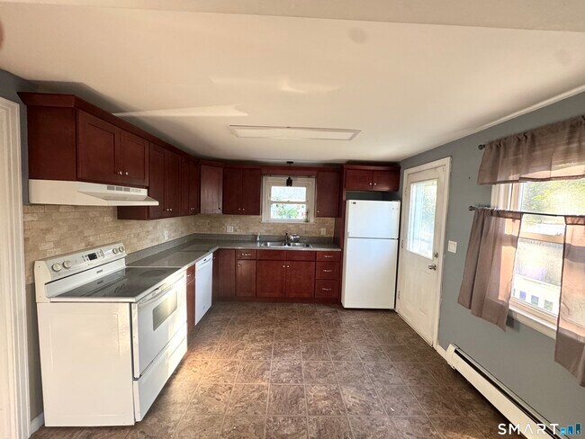 Building Photo - 482 Ash Dr