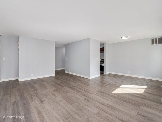 Building Photo - 3018 Roberts Dr