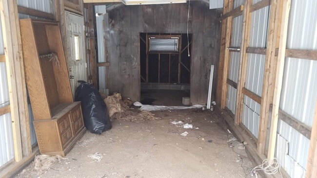 Building Photo - Morgan Park townhouse, yard, end unit, qui...
