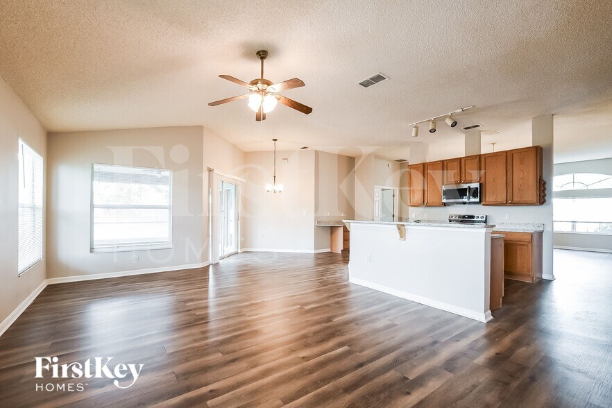 Building Photo - 2411 Dumas Dr