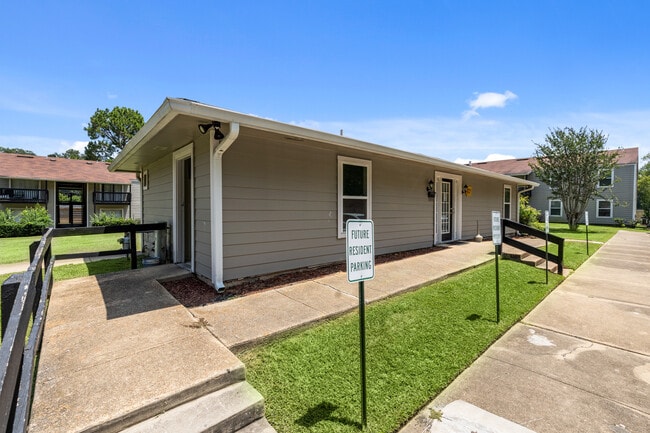 Front Office Exterior - Creekside Apartments