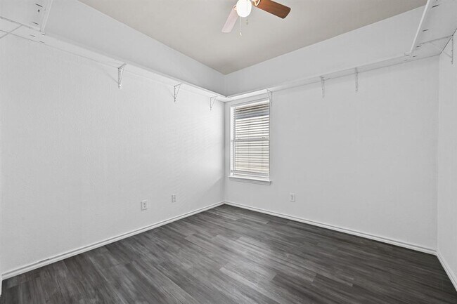 Building Photo - 9206 Brents Elm Dr