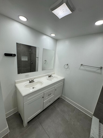 Building Photo - 3351 W 38th Pl