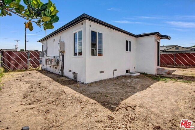 Building Photo - 21431 Moneta Ave