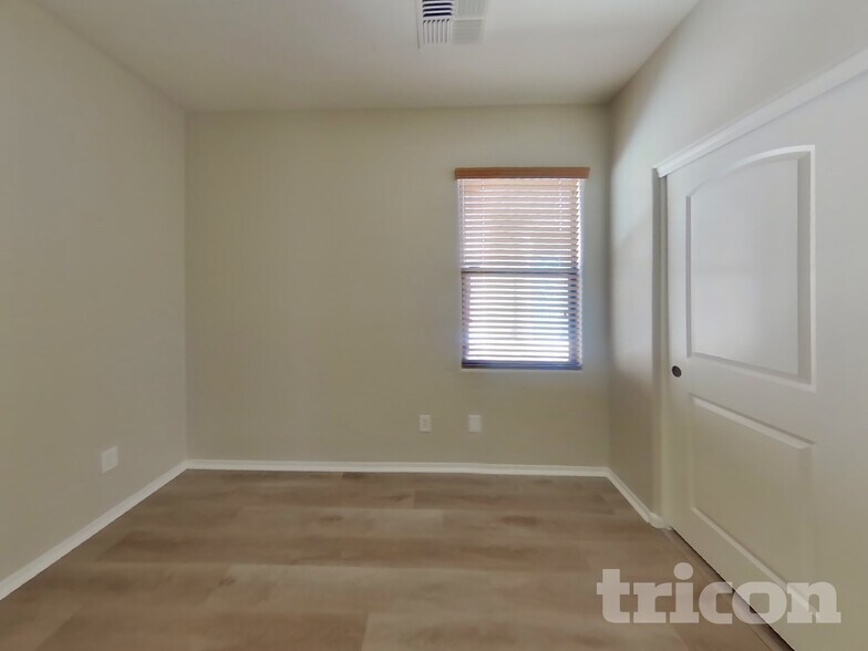 Building Photo - 7731 S 45th Ln