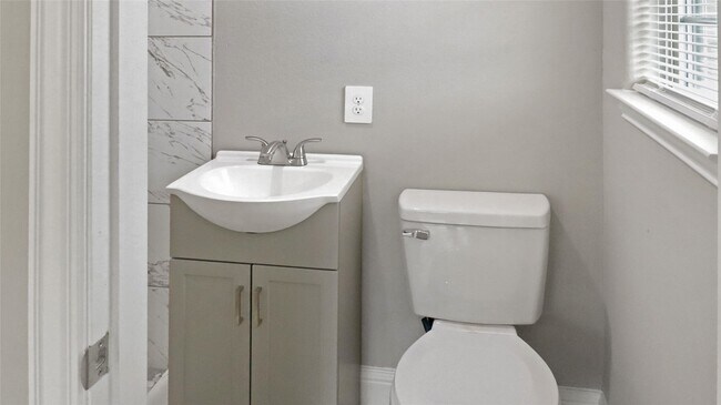 Building Photo - 5739 Turtle Creek Rd