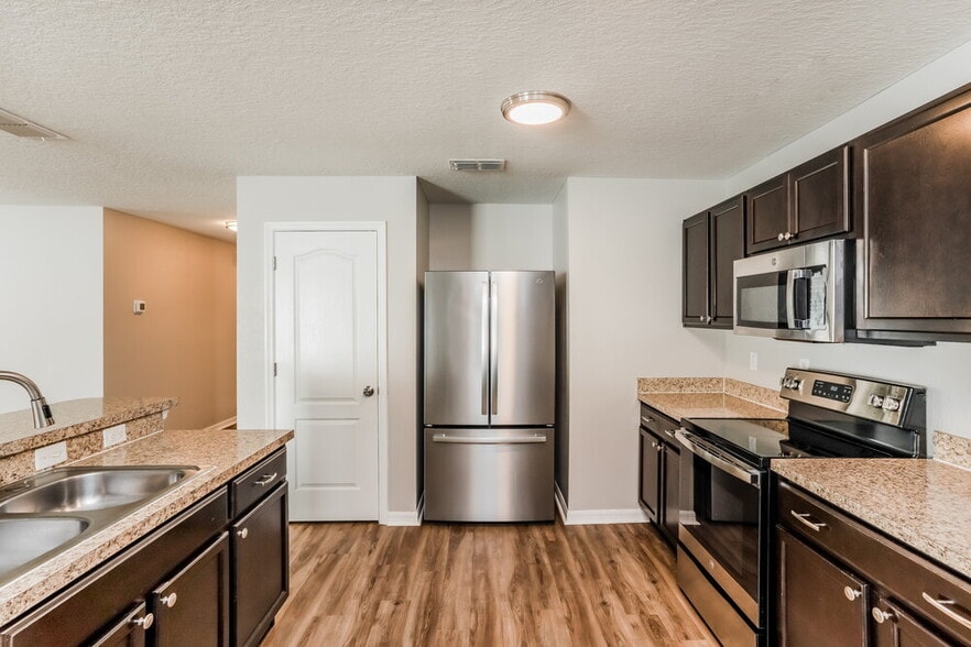 Building Photo - 7634 Tangle Rush Dr