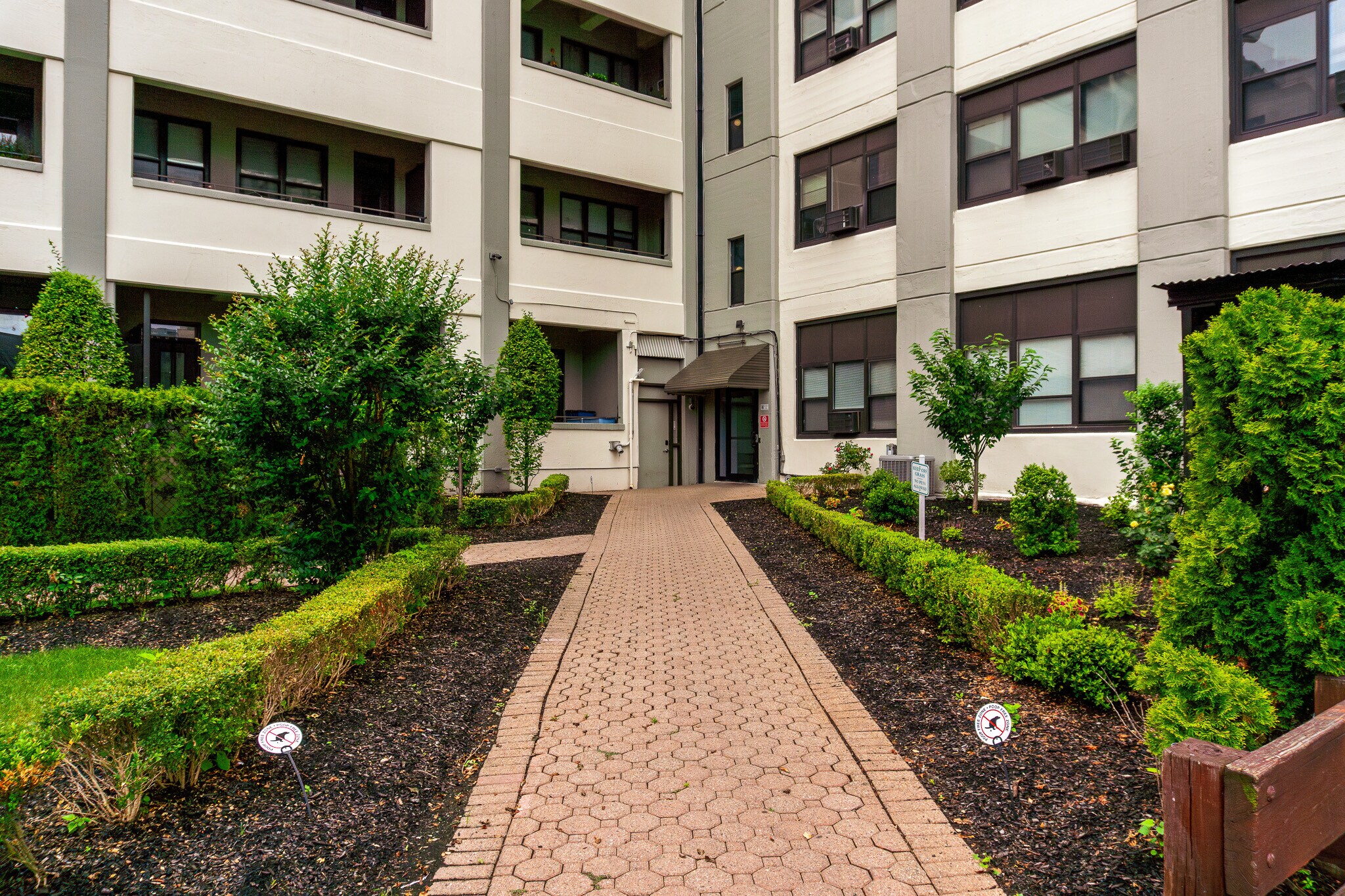 Building Photo - 300 Adams St