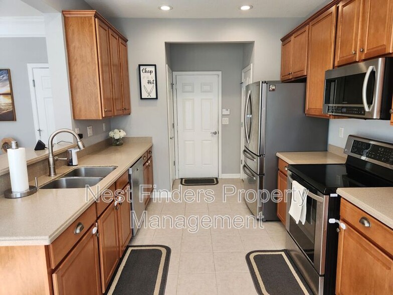 Building Photo - 3857 Lionheart Dr