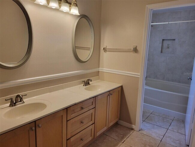 Building Photo - Hunters Creek Pool Home