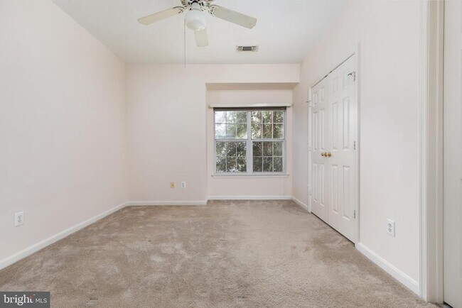 Building Photo - 1705 Lake Shore Crest Dr