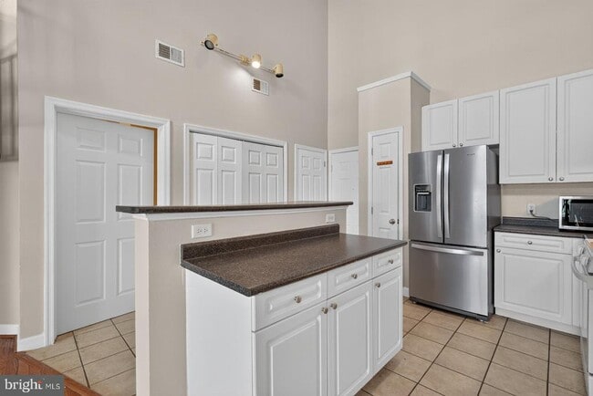Building Photo - 501 Hungerford Dr