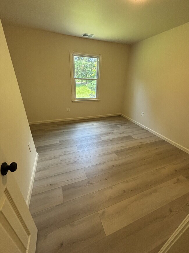 Building Photo - Newly renovated 2 Bedroom home!