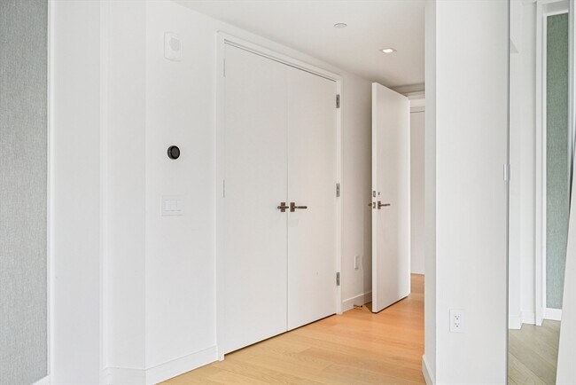 Building Photo - 150 Seaport Blvd