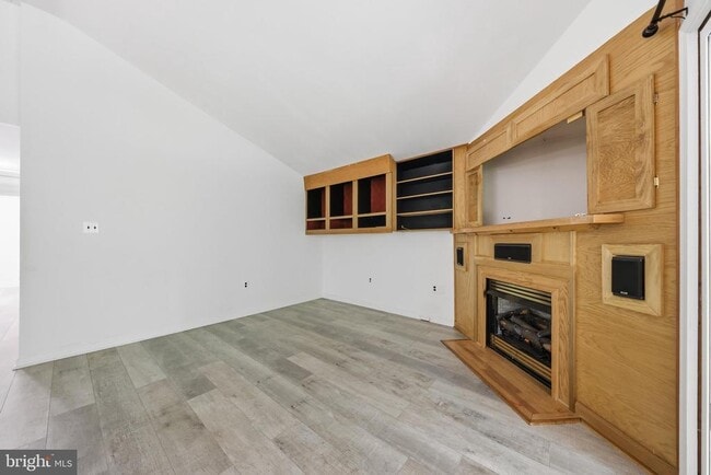 Building Photo - 371 Oak Hill Rd