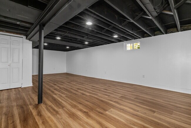 Building Photo - 303 Danworth Ct