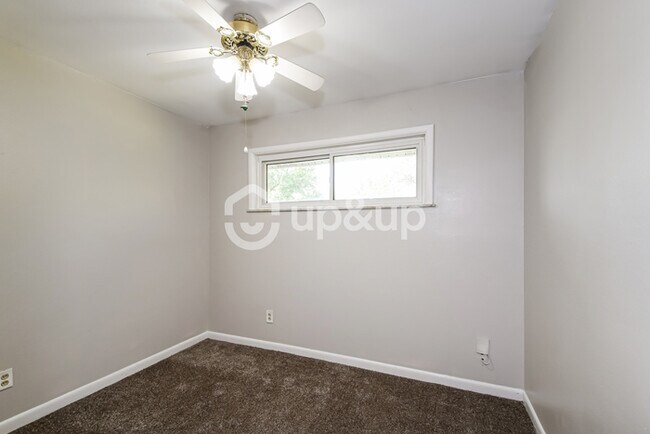 Building Photo - Fantastic 3bd/1.5ba home! Coming soon!