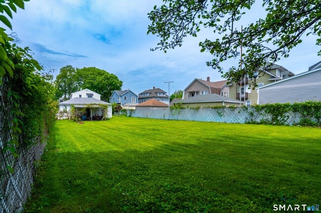Building Photo - 326 Grovers Ave