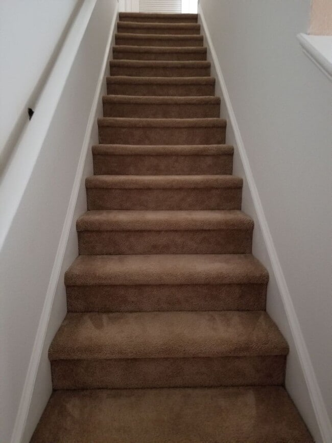 Building Photo - Home is in the Heart of New Tampa