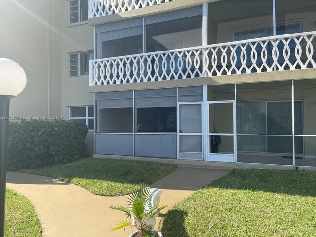 Building Photo - 450 Golden Isles Dr