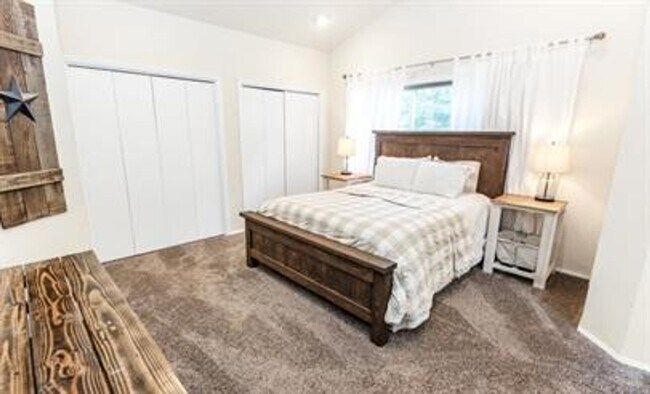 Building Photo - Beautiful 3 bd home close to the fairgroun...