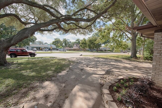 Building Photo - 309 E X St