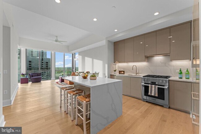 Building Photo - 7887 Jones Branch Dr