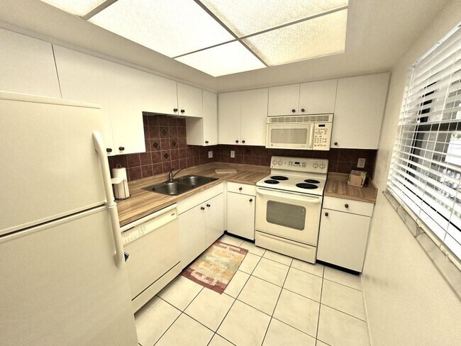Building Photo - 3034 Eastland Blvd