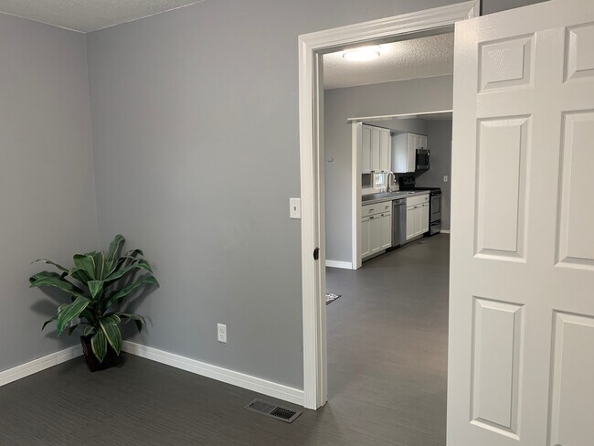 Master Bedroom - 409 State St E
