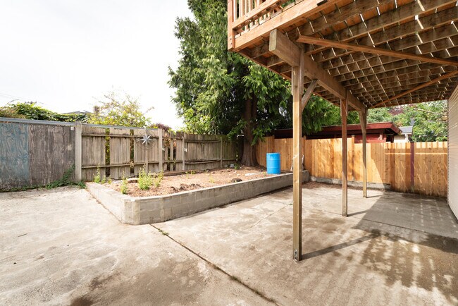 Building Photo - 8843 39th Ave S