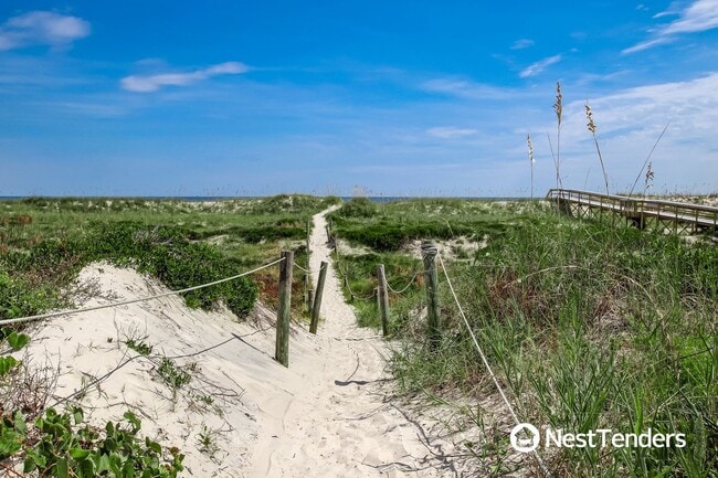 Building Photo - Island Life Awaits with a Short Walk to Beach Access Number 27!