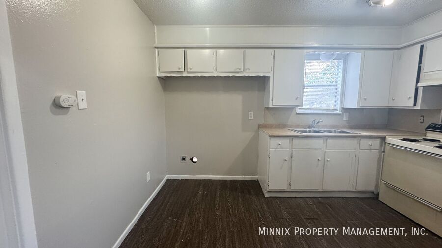 Building Photo - 3102 Ave. N-