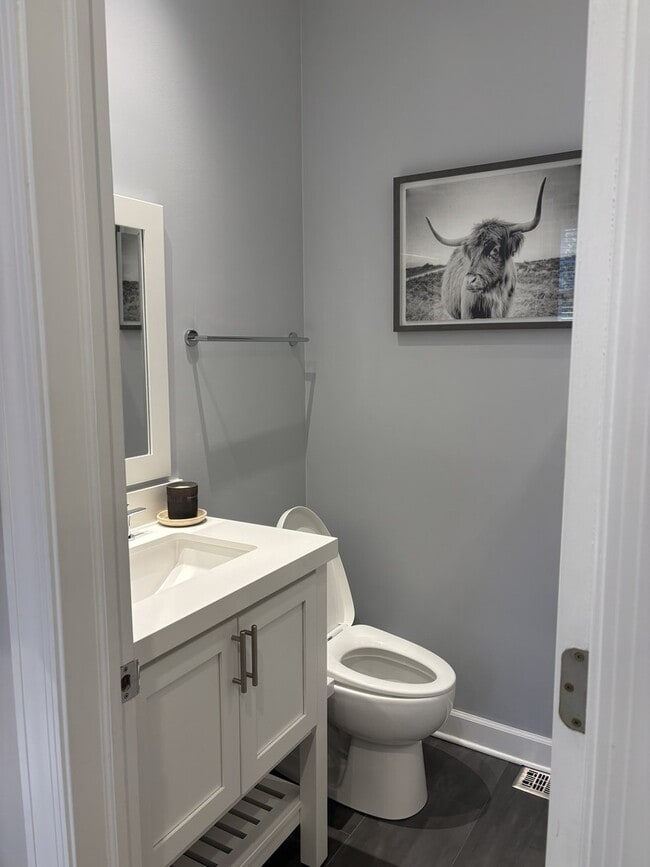 Building Photo - 854 N Ogden Ave