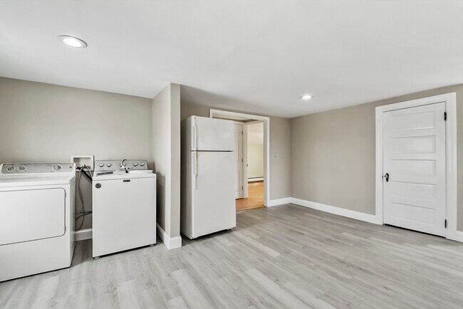 Building Photo - 515 Winthrop St