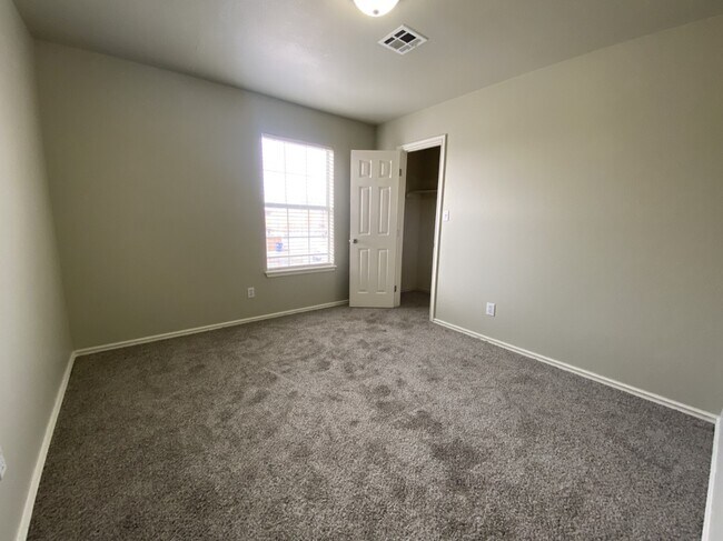 Building Photo - 3503 S Dogwood Ave