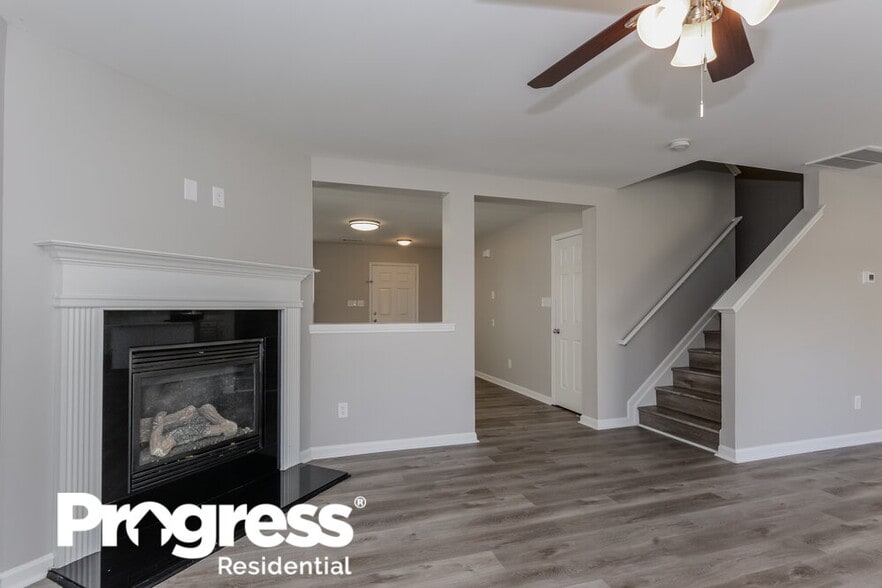 Building Photo - 12701 Cumberland Cove Dr