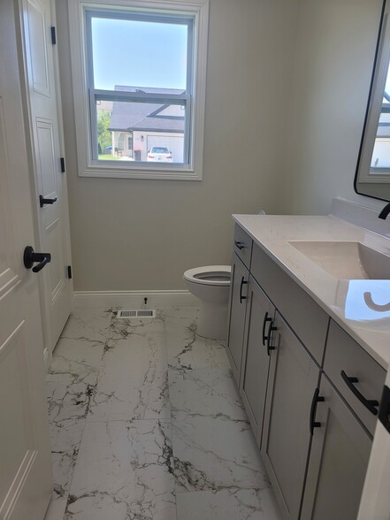 Building Photo - 3611 Sand Dr